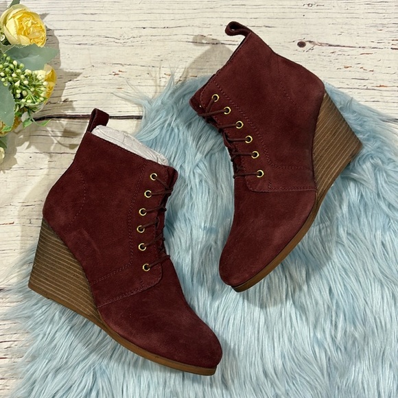 NWOB Diba Stitch Fix Blake Suede Bootie in Burgundy Women's - Picture 1 of 8